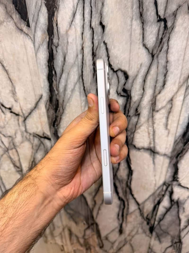 Apple iPhone 17 Pro Max 2