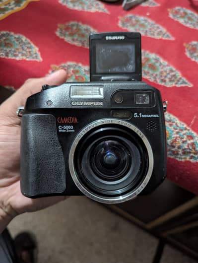 Retro Olympus Camedia C-5060 Digital Camera with 512MB CF Card