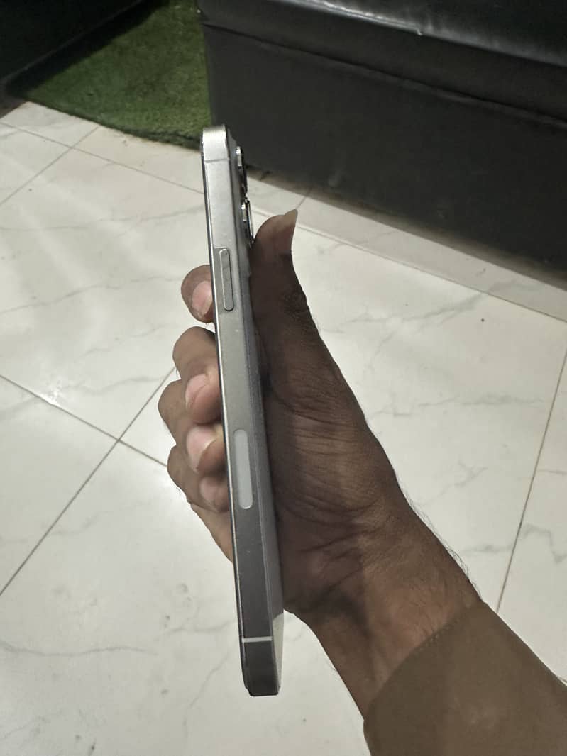 Apple iPhone 13 Pro Max 4