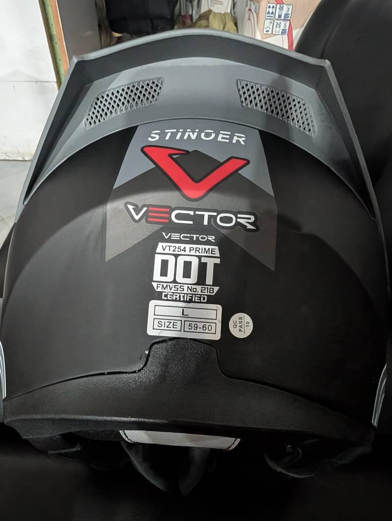 vector Helmet 6