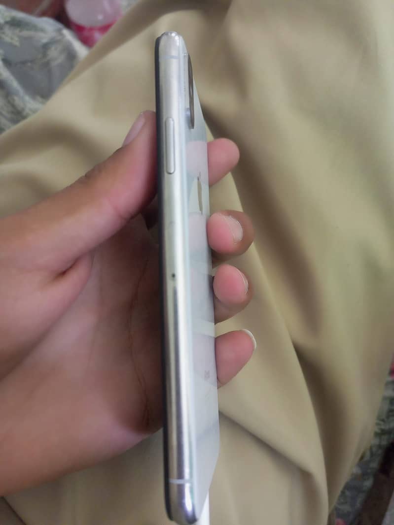 Apple iPhone X 3