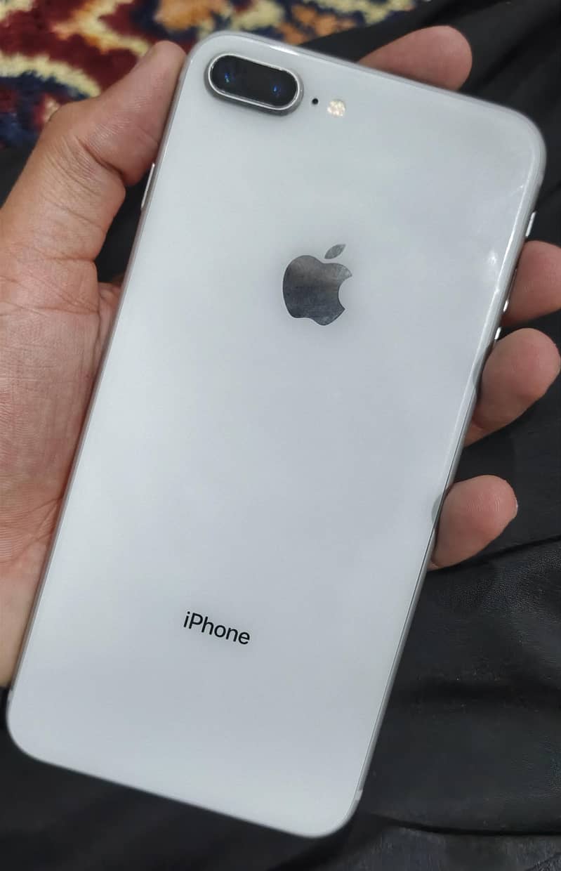 Apple iPhone 8 Plus 1