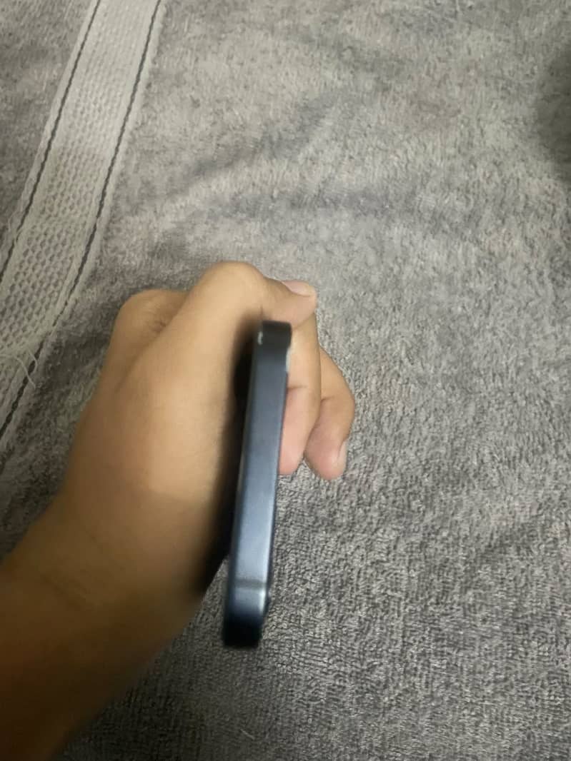 Apple iPhone 12 6