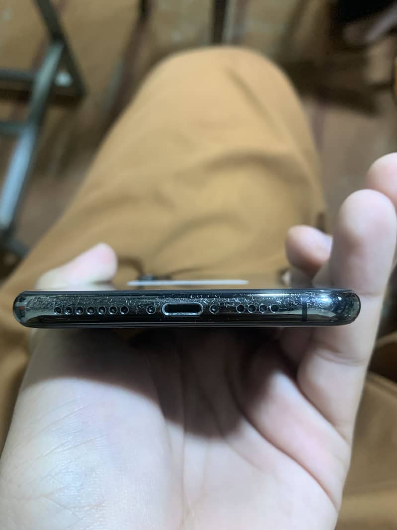 Apple iPhone XS Max 0