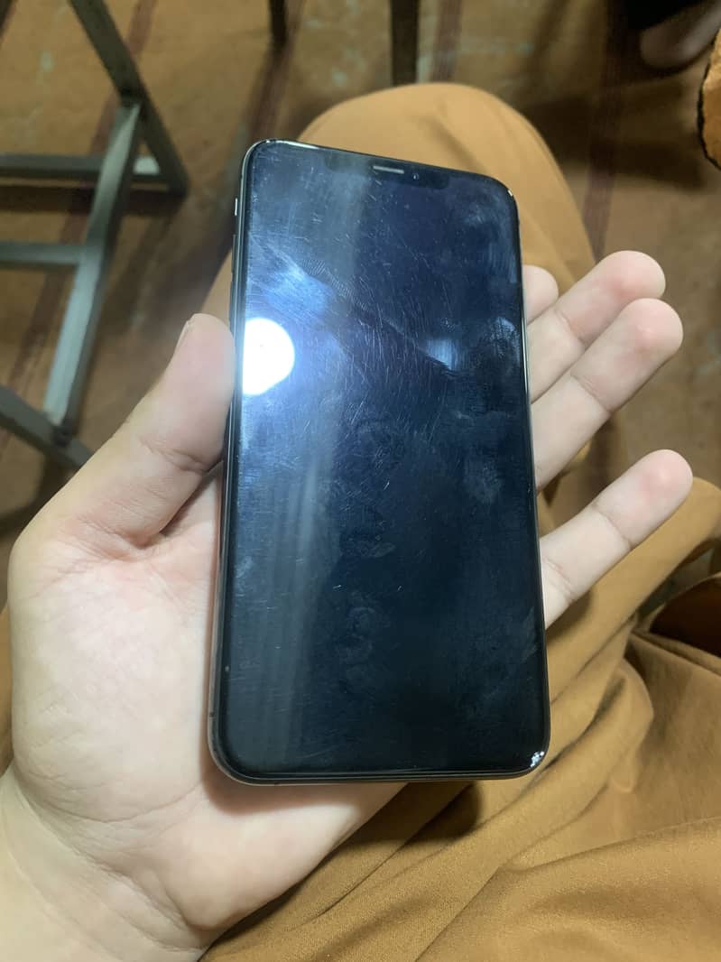 Apple iPhone XS Max 3