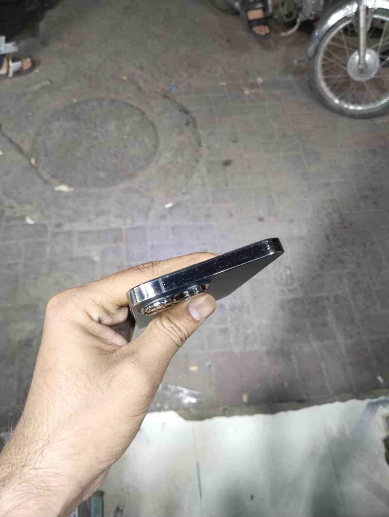 Apple iPhone 13 Pro Max 2