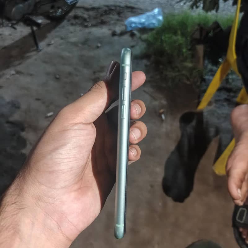 Apple iPhone 11 3