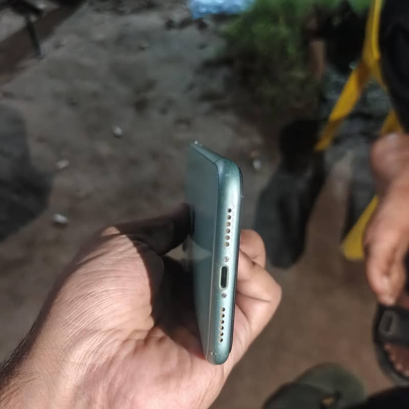 Apple iPhone 11 5