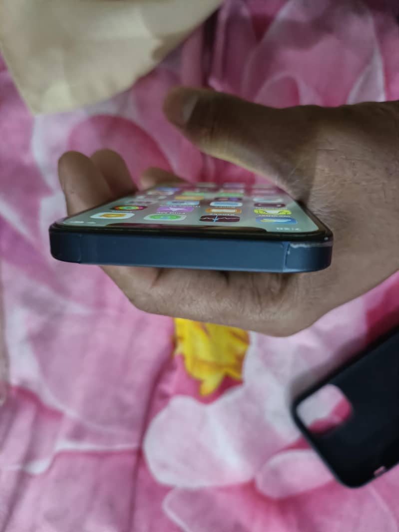 Apple iPhone 12 mini 6