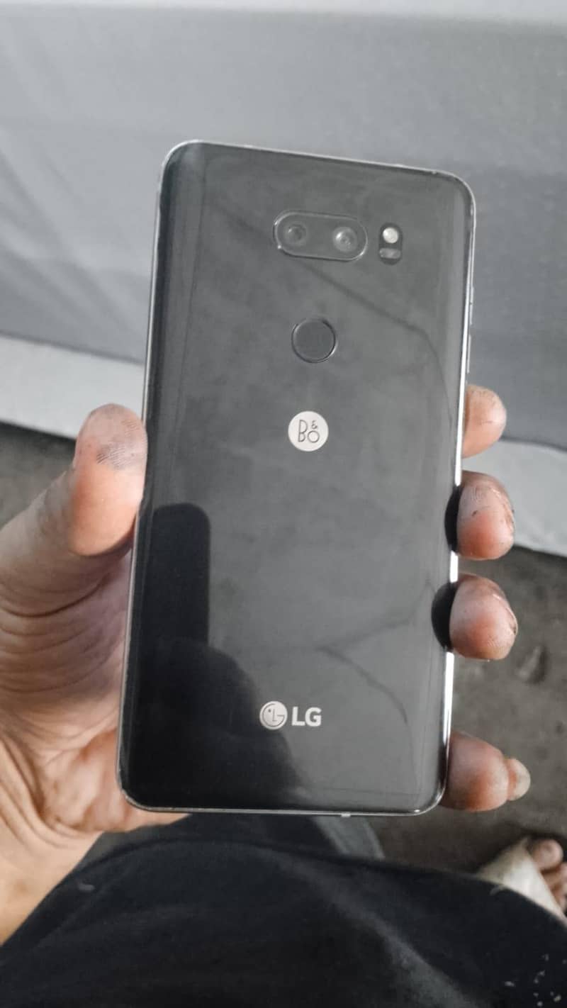 LG V30 3
