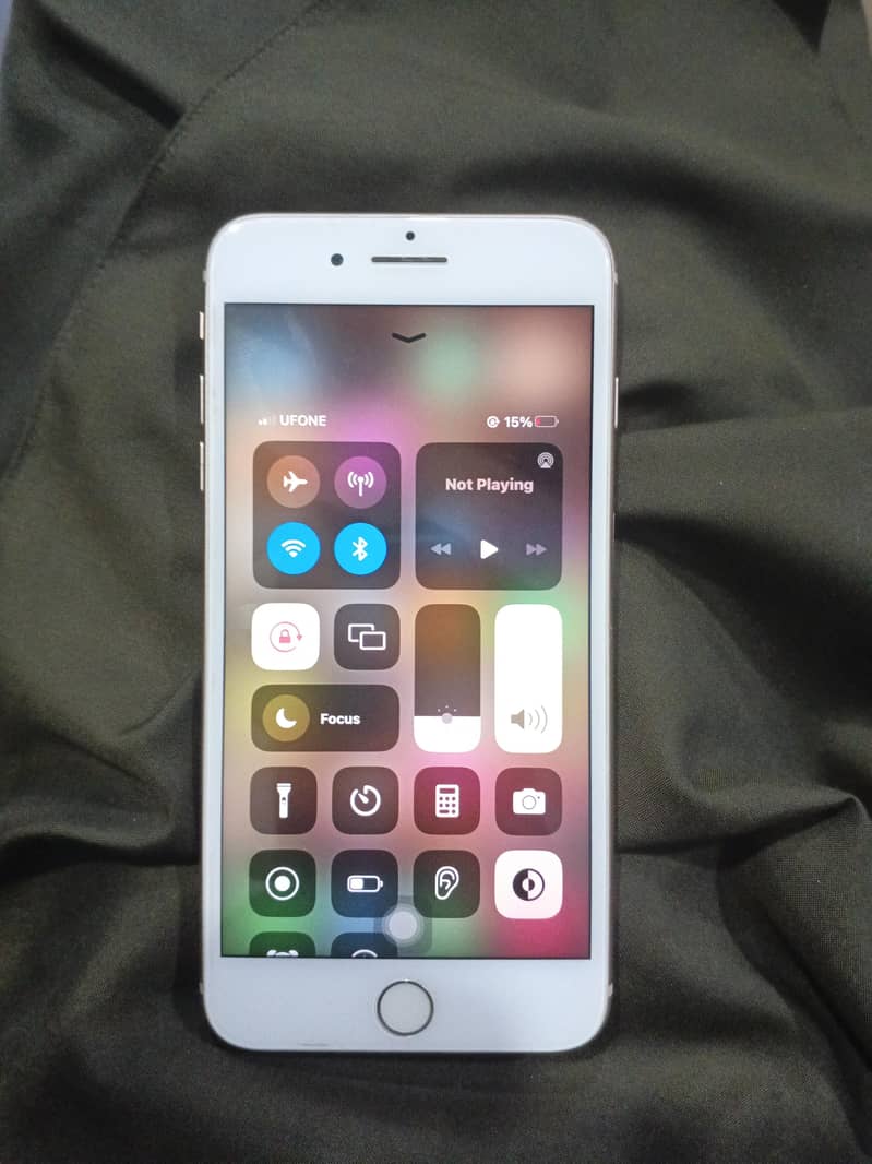 Apple iPhone 8 Plus 3