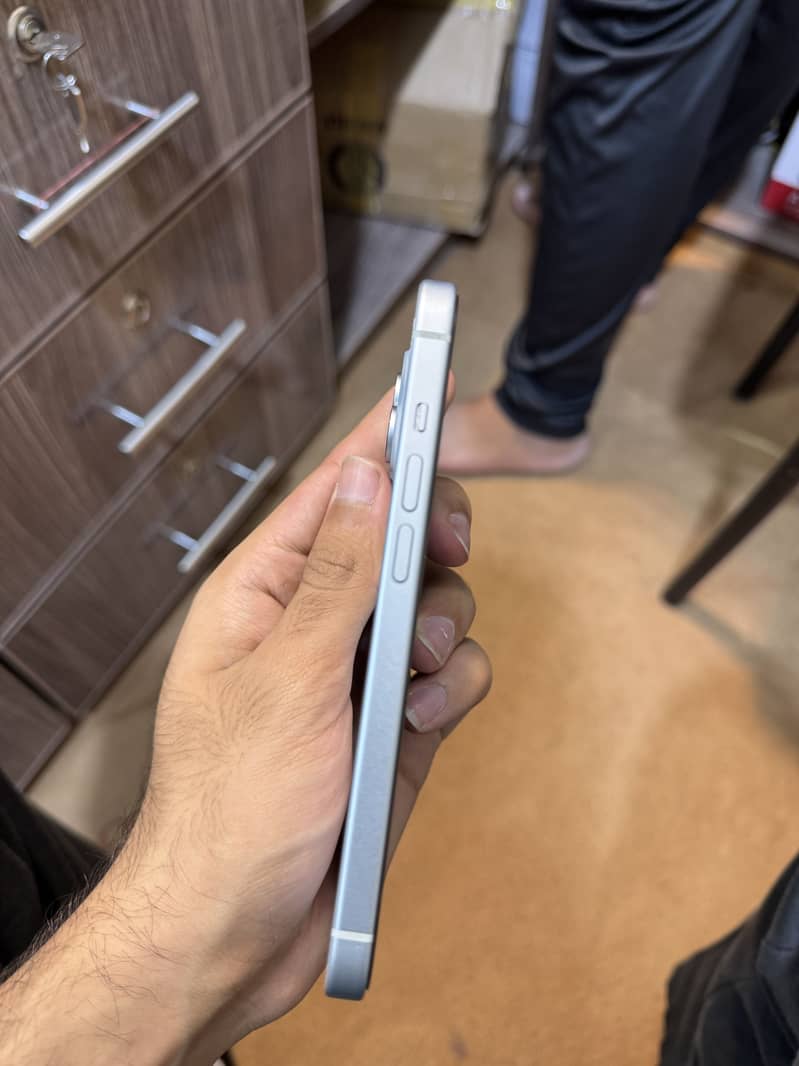 Apple iPhone 15 3