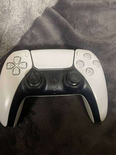 damaged ps5 controller. a few buttons not working otherwise its okay.