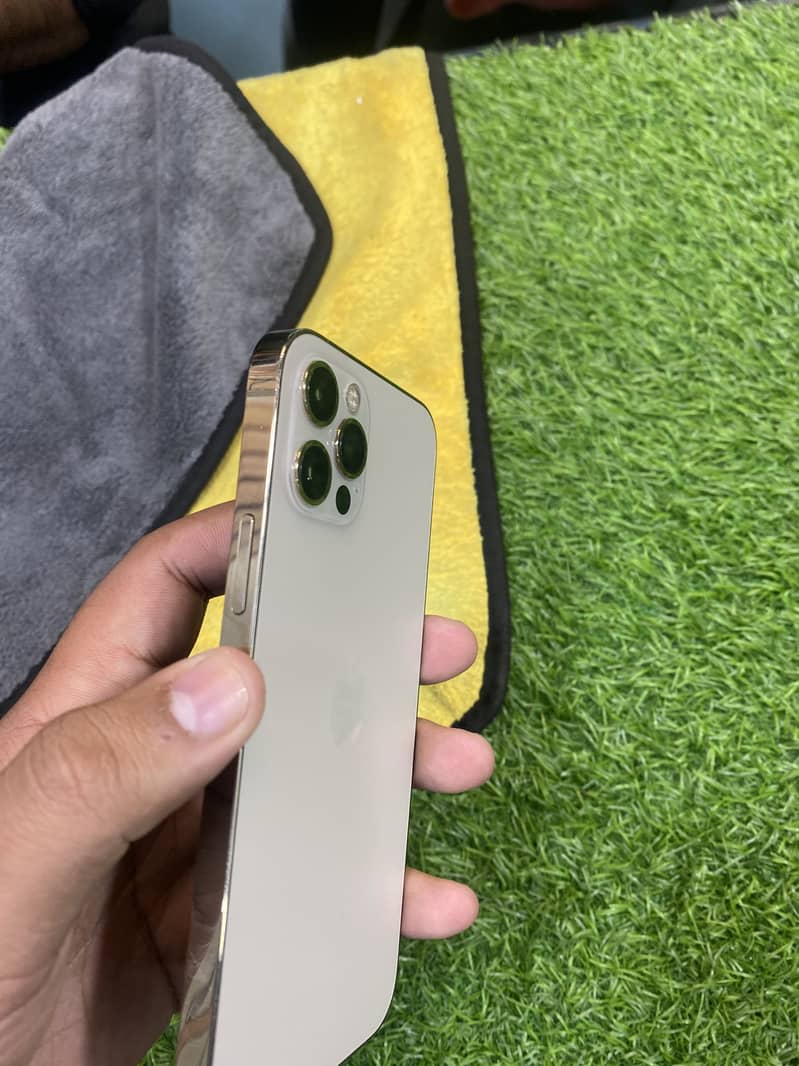 Apple iPhone 12 Pro 2