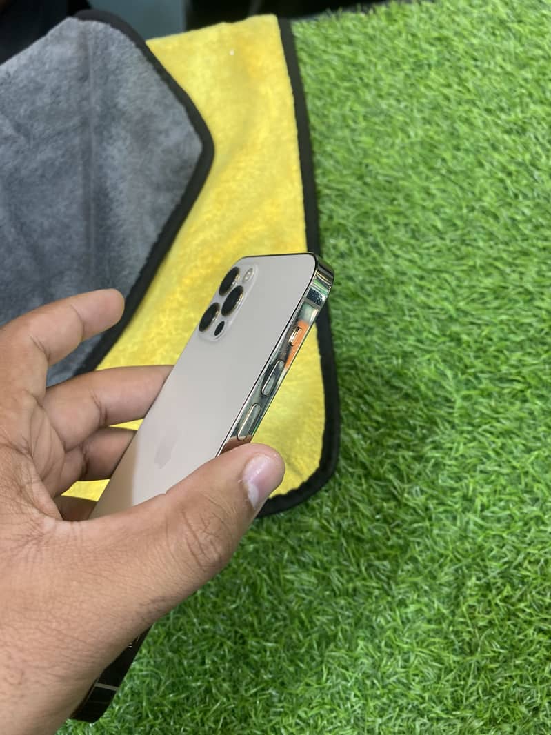 Apple iPhone 12 Pro 3