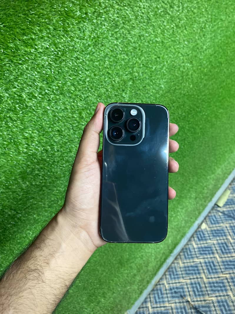 Apple iPhone 14 Pro 1