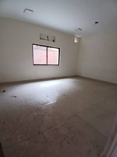 6.5 KANAL COMMERCIAL BUILDING AT DAVIS ROAD