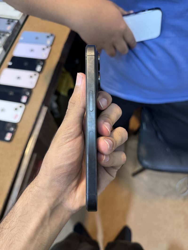 Apple iPhone 15 Pro 3