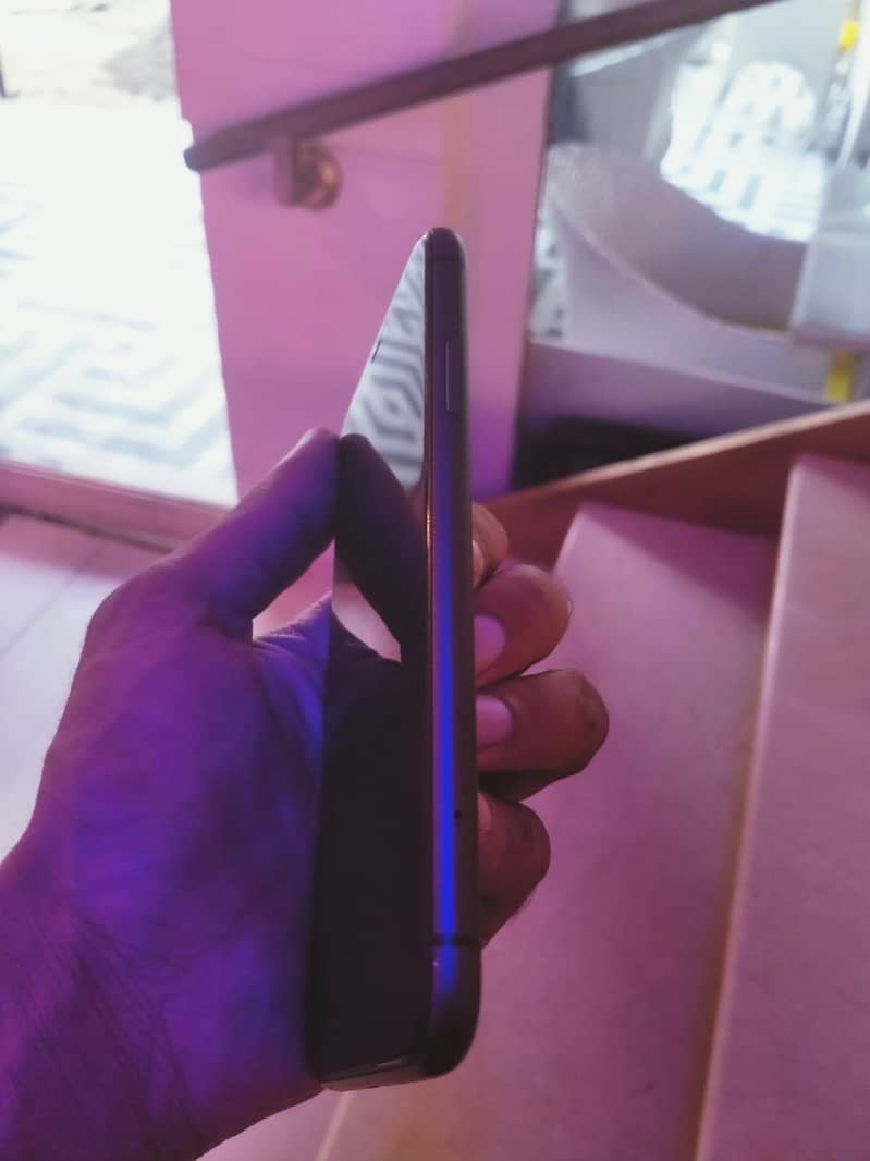 Apple iPhone 11 0