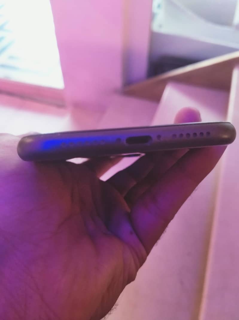 Apple iPhone 11 4