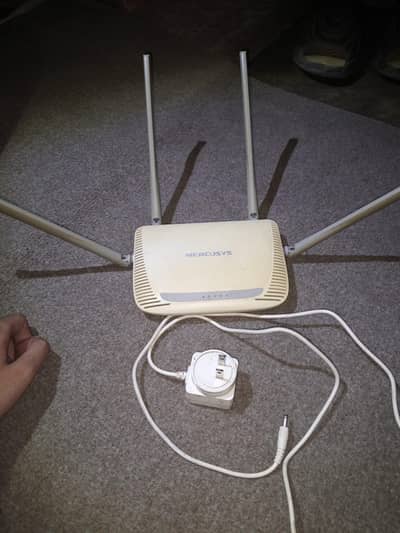 Mercusys 4-Antenna High-Speed Wi-Fi Router / Access Point with Adapter