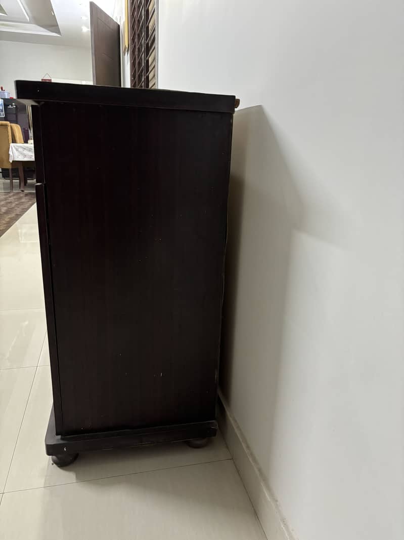 Showcase or side board 1