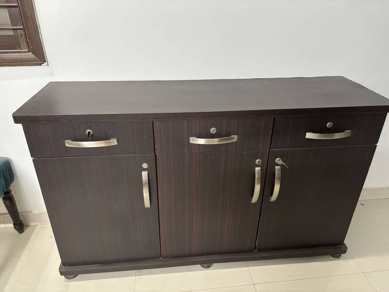 Showcase or side board 3