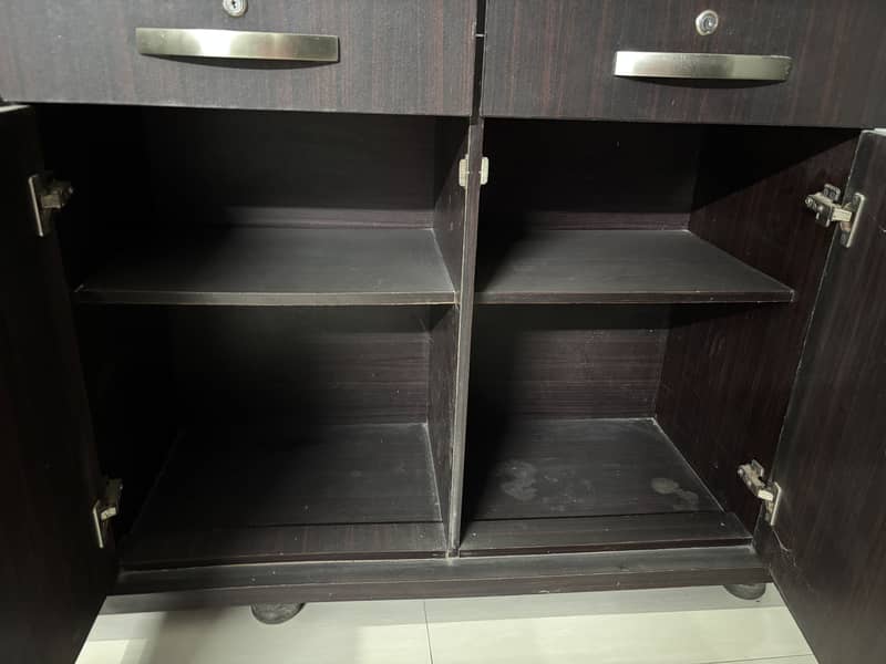 Showcase or side board 4
