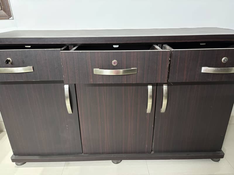 Showcase or side board 6