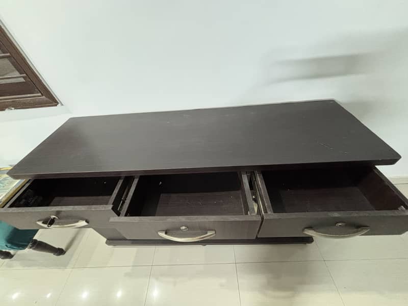 Showcase or side board 8