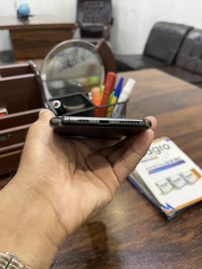 Apple iPhone 11 Pro Max pta approved lush condition