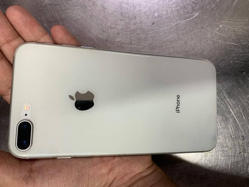 Apple iPhone 8 Plus 4