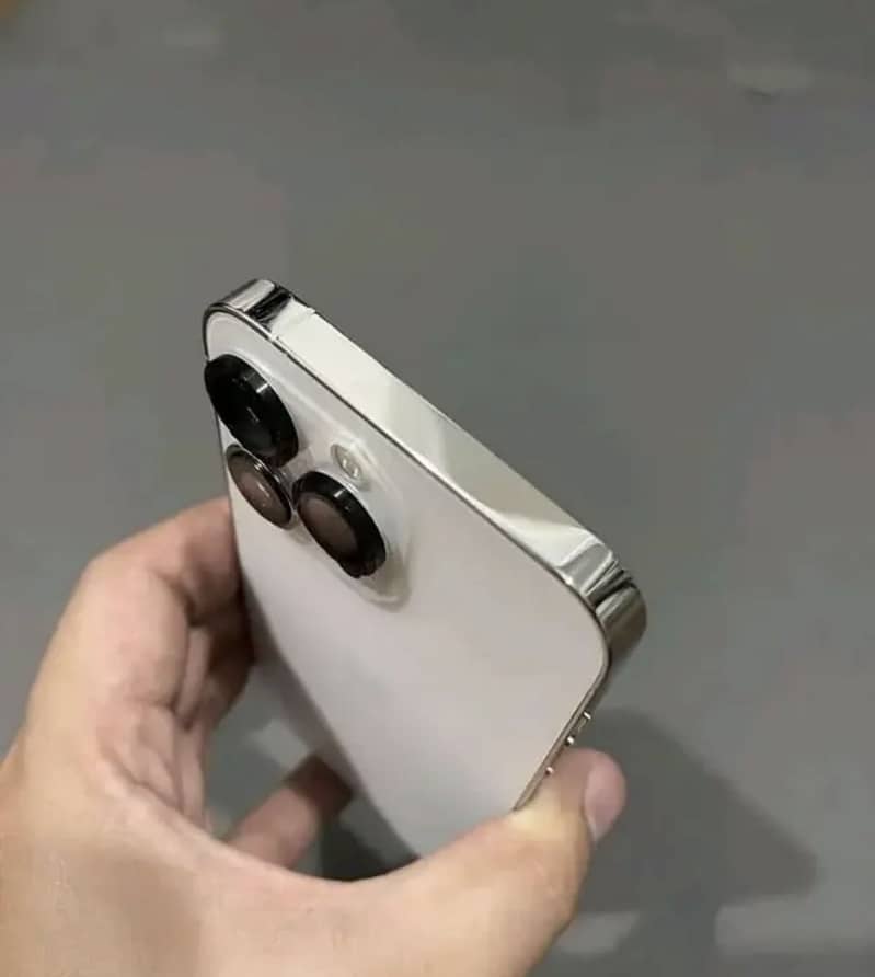 Apple iPhone 13 Pro 1