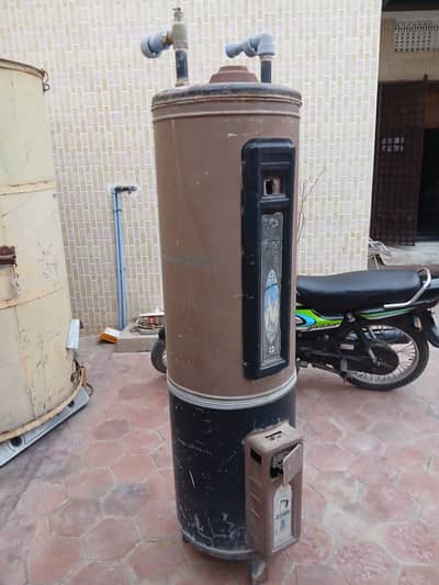 Jambo size geyser for sale in good working condition