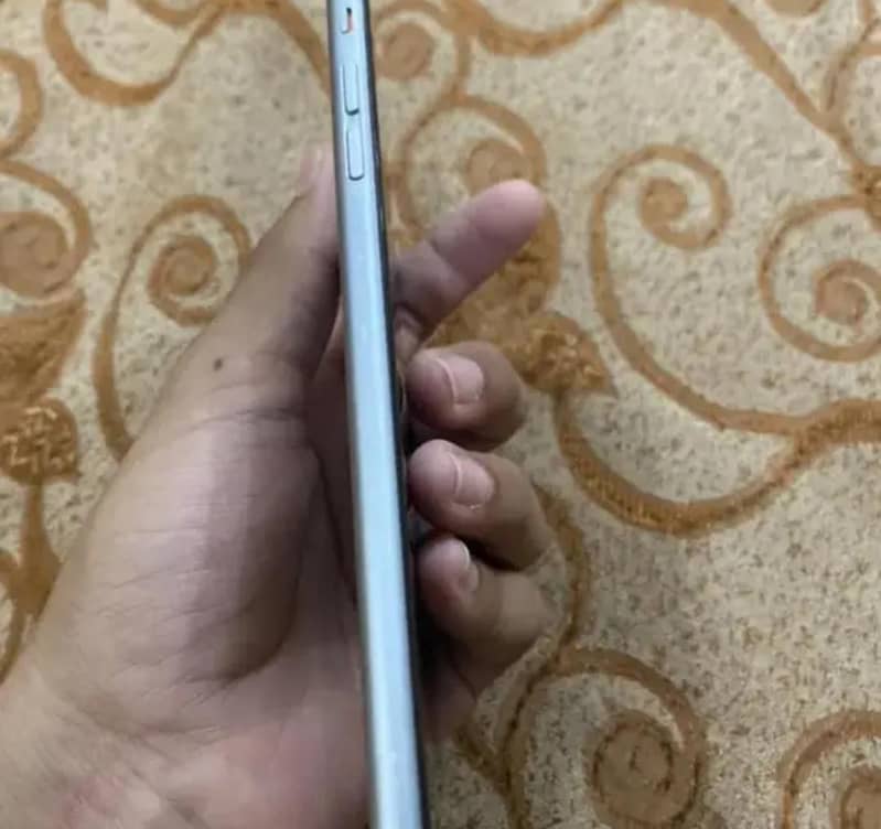 Apple iPhone 6S Plus 2