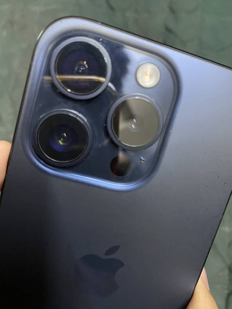 Apple iPhone 15 Pro 4