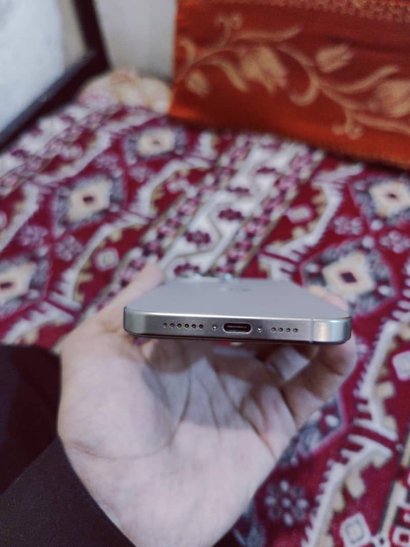 Apple iPhone 15 Pro Max 2