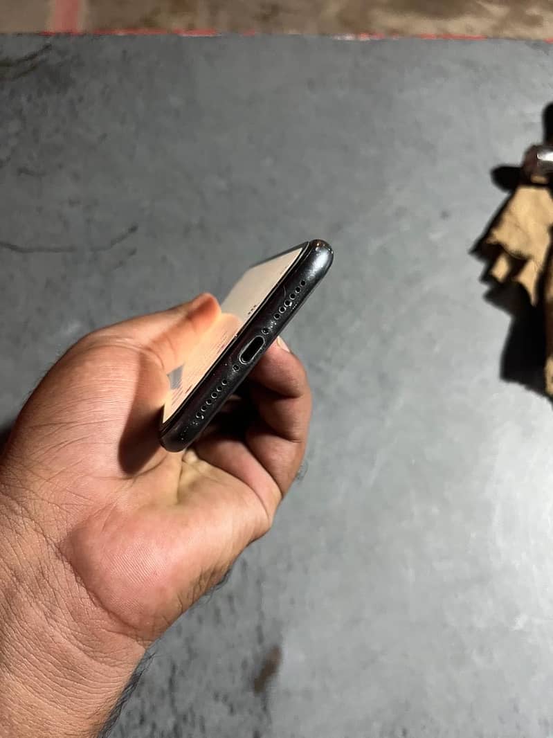 Apple iPhone 11 0
