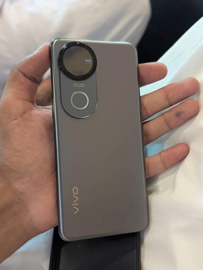 Vivo V50