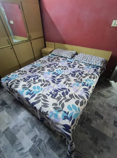 durable wood bed set