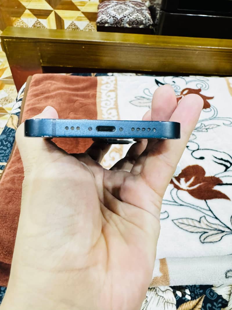 Apple iPhone 13 2