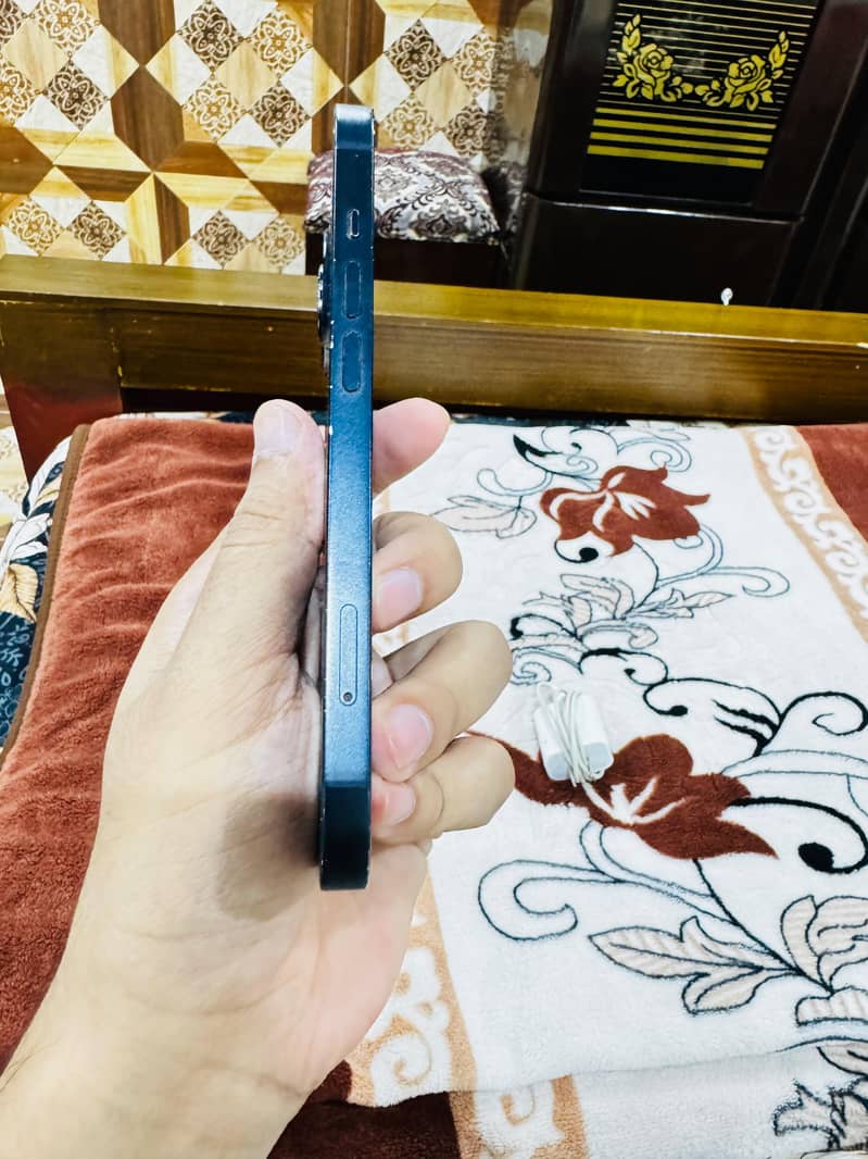 Apple iPhone 13 3