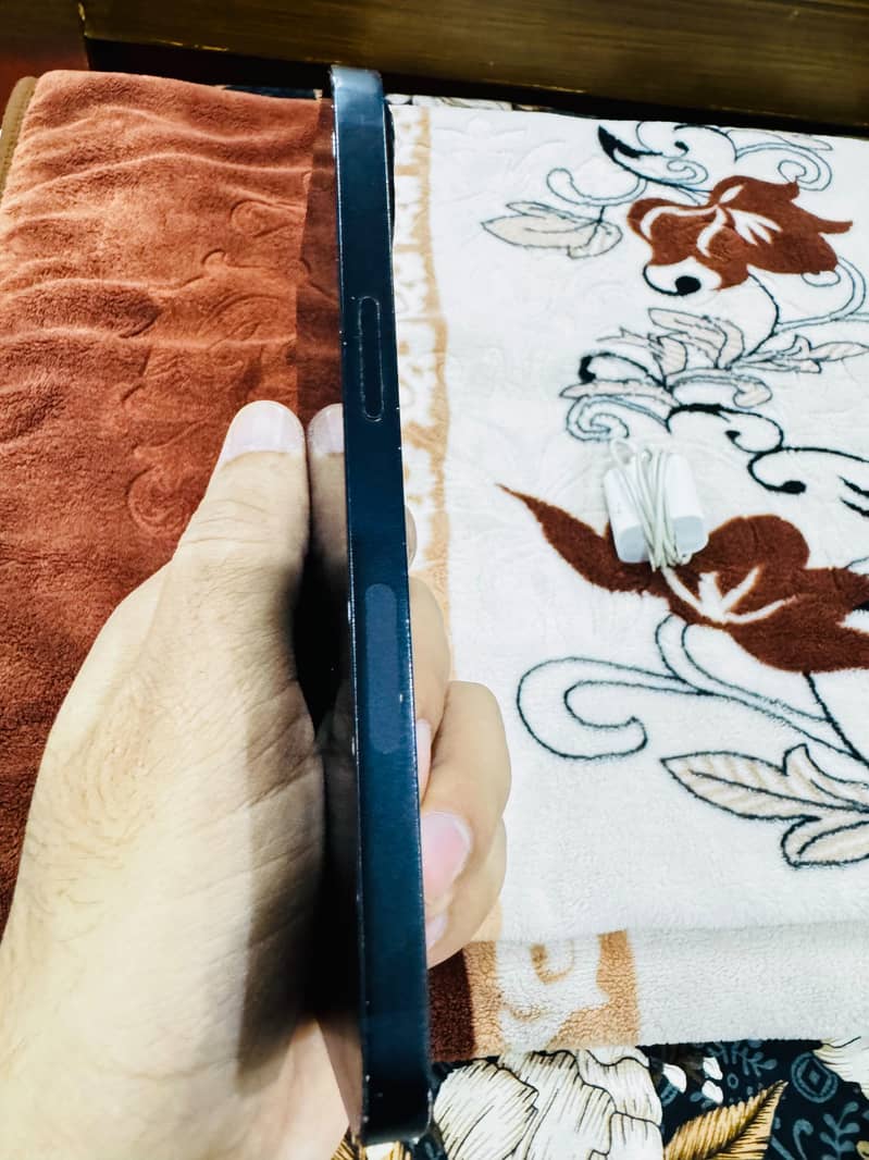 Apple iPhone 13 4