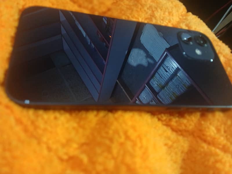 Apple iPhone 12 1