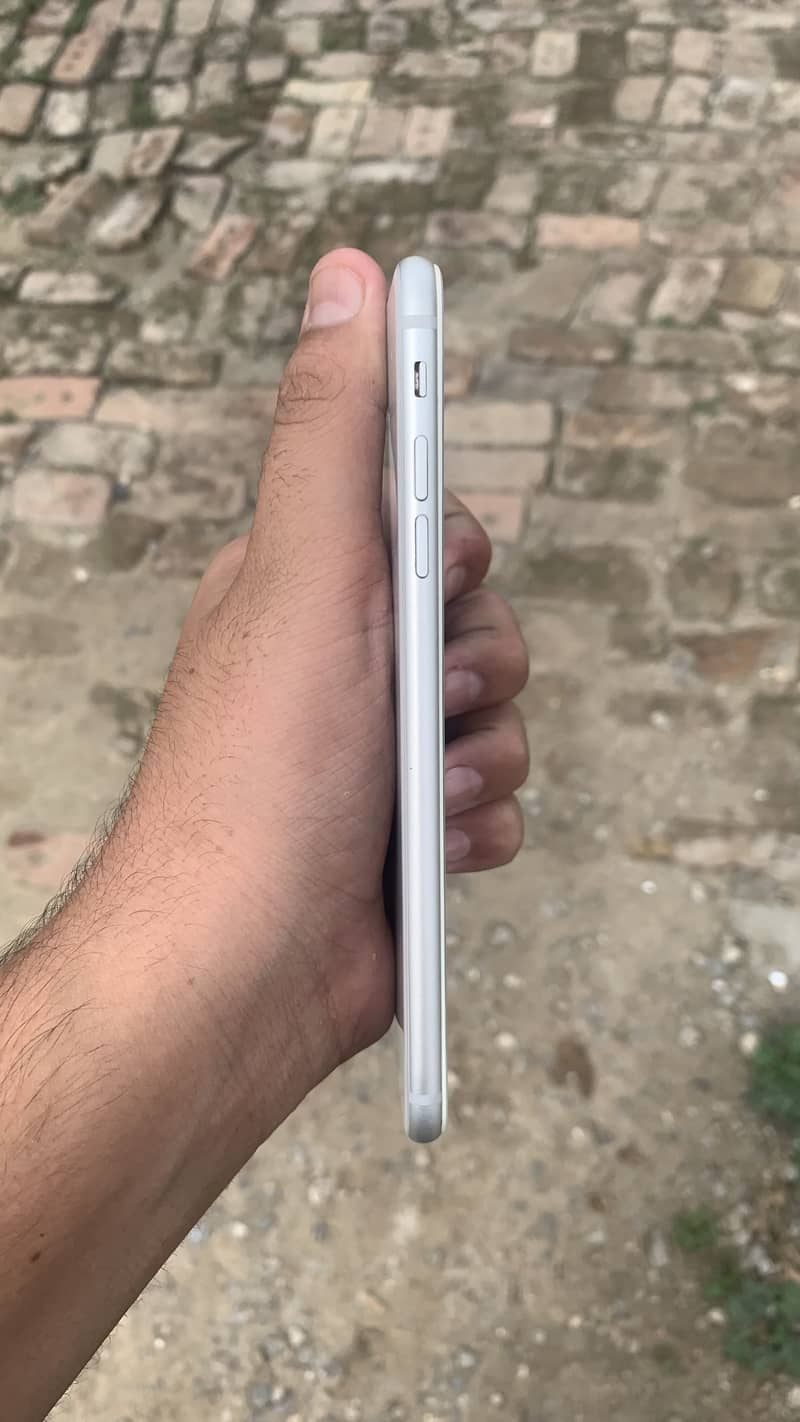 Apple iPhone 8 Plus 1