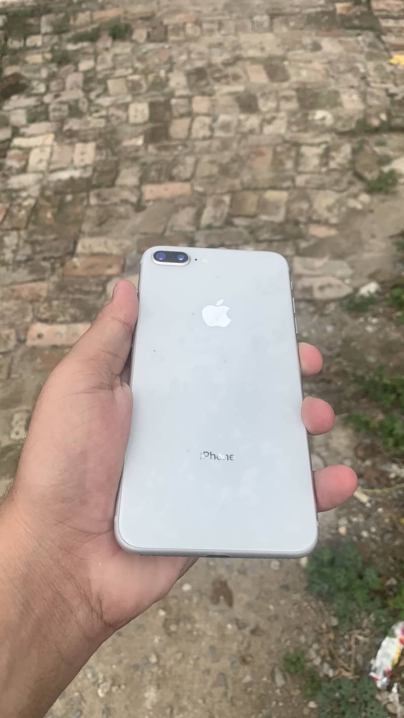 Apple iPhone 8 Plus 3