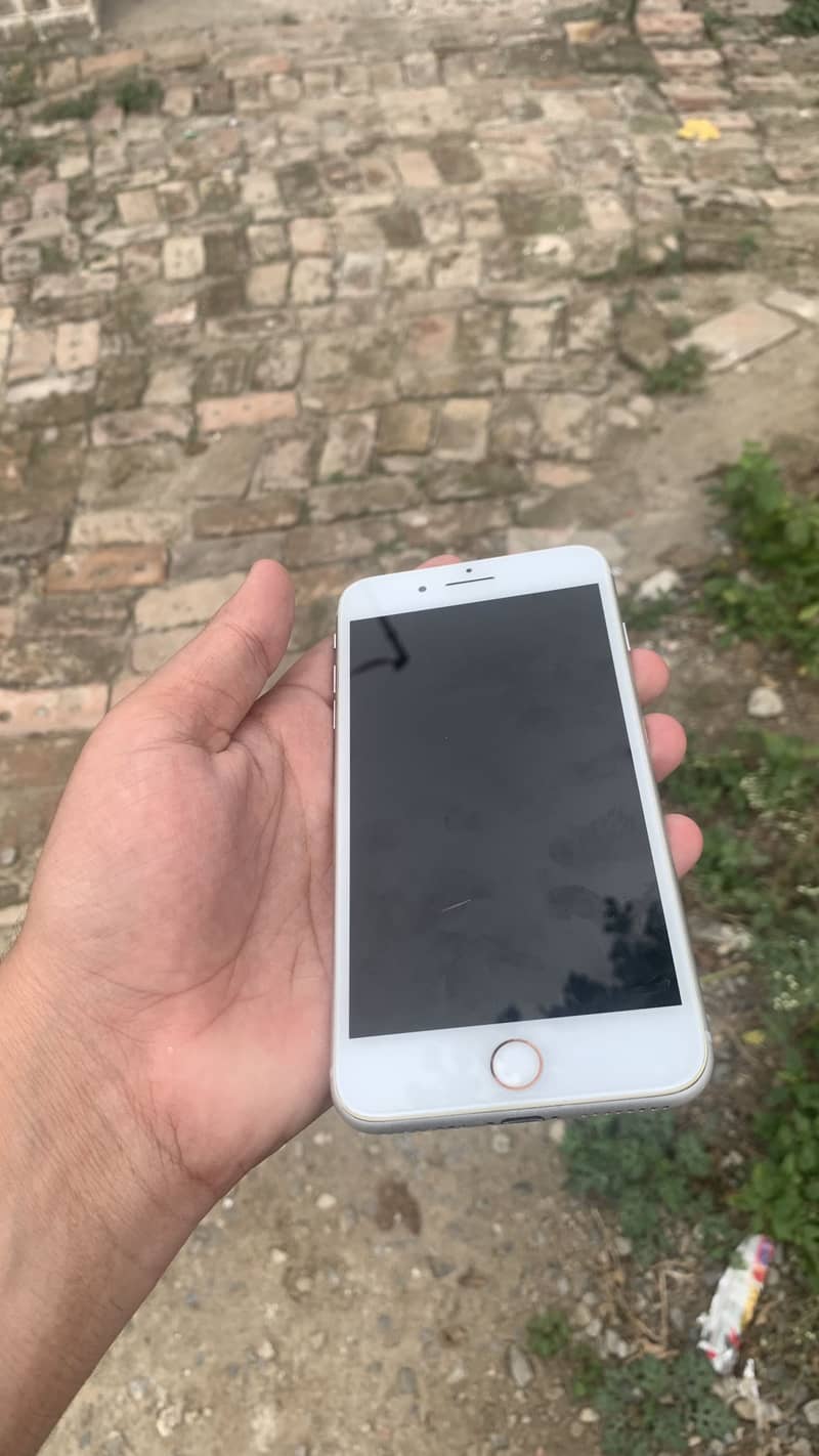 Apple iPhone 8 Plus 4