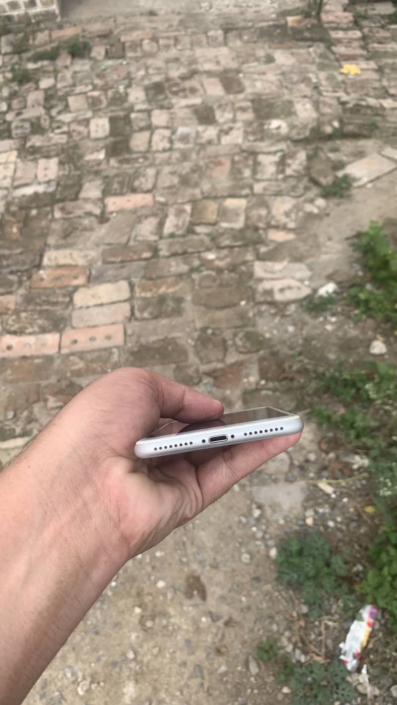 Apple iPhone 8 Plus 5