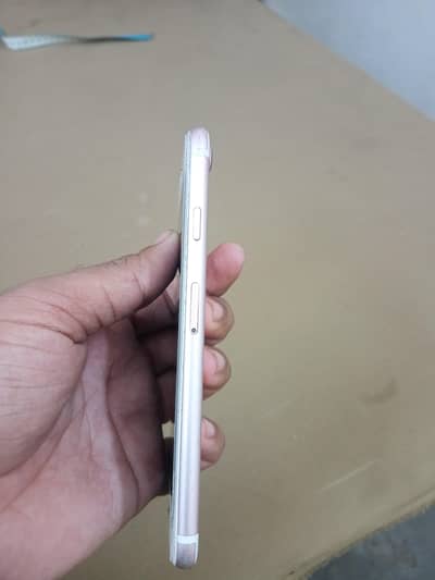 Apple iPhone 7