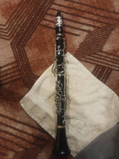 clarinet for sell bahtreen condition ma hai
